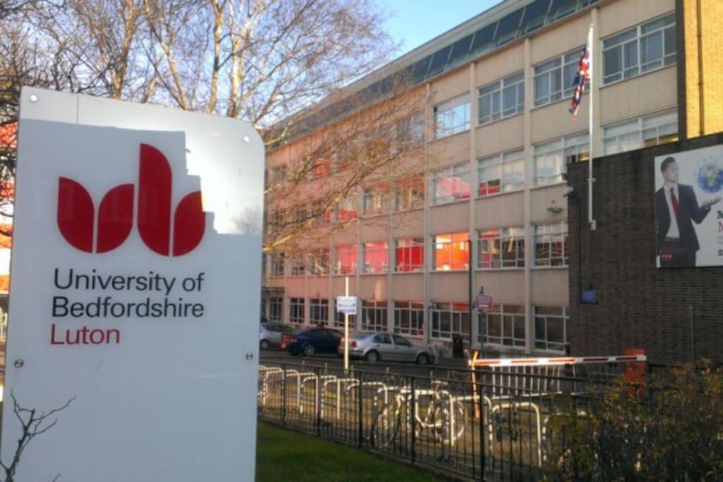 Park Street Apartment Luton By Hostaguest Eksteriør billede