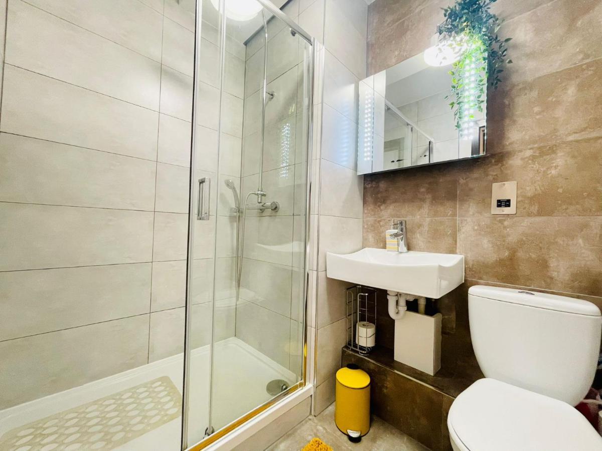 Park Street Apartment Luton By Hostaguest Eksteriør billede